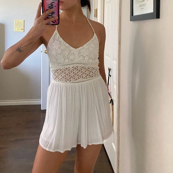 Crochet Bodice Tied Halter Romper - Picture 3 of 7